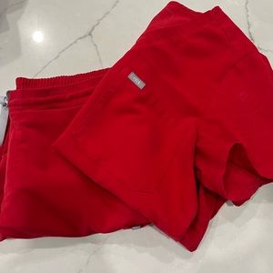 Figs scrubs red in good condition